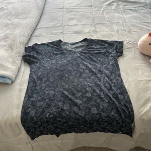Lululemon size 20 shirt